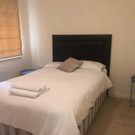 Lovely 2 Bedroom 2 Baths Flat With Free Parking Basingstoke Ngoại thất bức ảnh