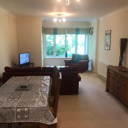 Lovely 2 Bedroom 2 Baths Flat With Free Parking Basingstoke Ngoại thất bức ảnh