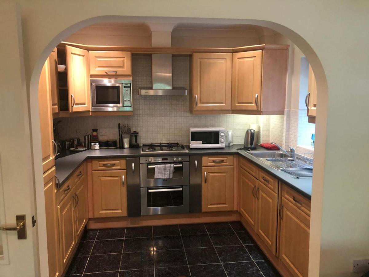 Lovely 2 Bedroom 2 Baths Flat With Free Parking Basingstoke Ngoại thất bức ảnh