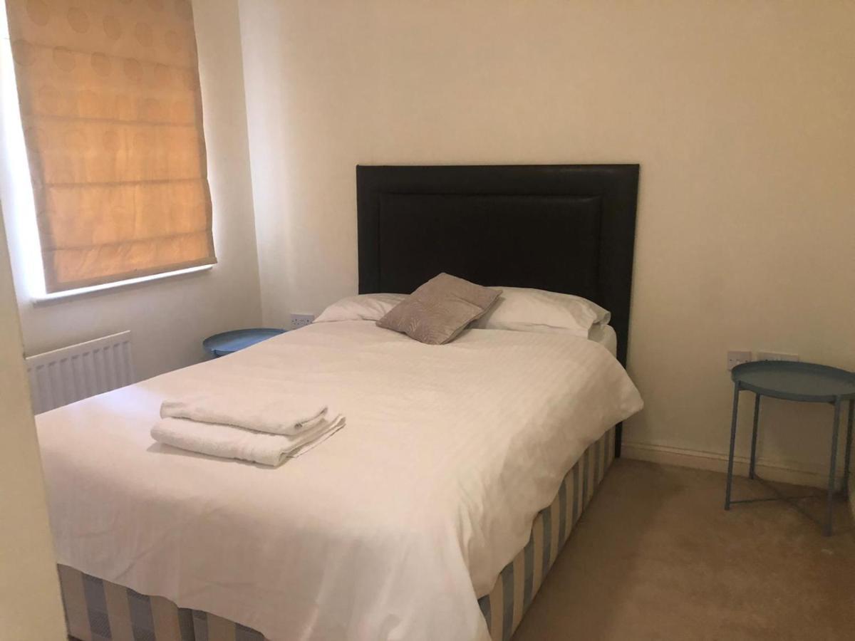Lovely 2 Bedroom 2 Baths Flat With Free Parking Basingstoke Ngoại thất bức ảnh