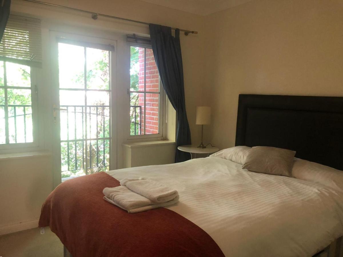 Lovely 2 Bedroom 2 Baths Flat With Free Parking Basingstoke Ngoại thất bức ảnh